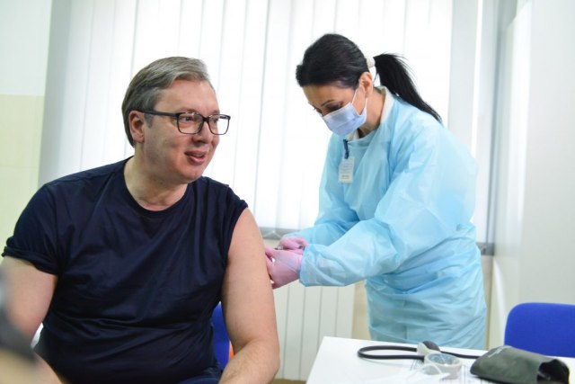 Vuèiæ: U Doljevcu se revakcinišem, do kraja godine i o obaveznoj vakcinaciji dece