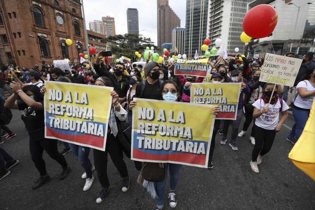 Kolumbija: Nasilni protesti širom zemlje, uhapšeno 40 ljudi