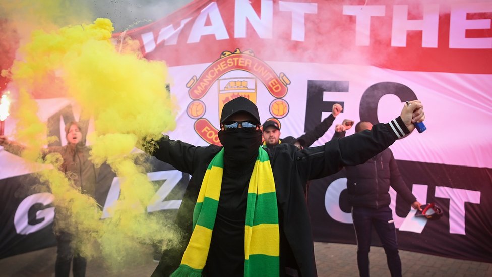 Fudbal i Velika Britanija: Dug od 520 miliona evra i Superliga Evrope - protesti navijača Mančester Junajteda