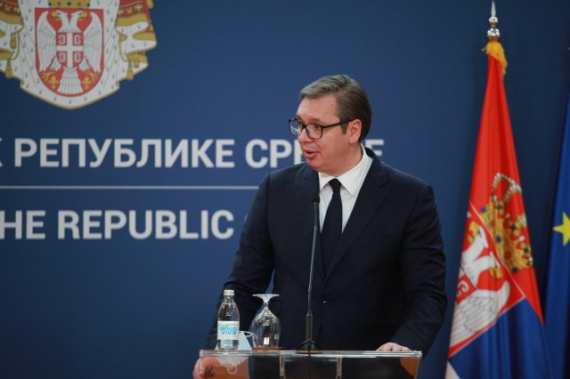 Vučić danas sa ambasadorkom Kine Čen Bo FOTO
