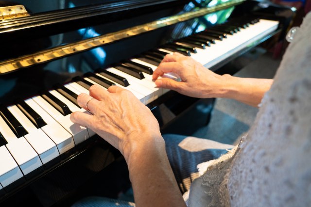 Francuskinja Kolet Maze ima 106 godina i svira klavir više od jednog veka
