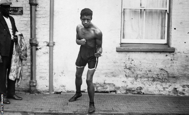 Spot, boks i rasizam: Len Džonson - borac sa 93 pobede koji nikada nije mogao da postane šampion Velike Britanije