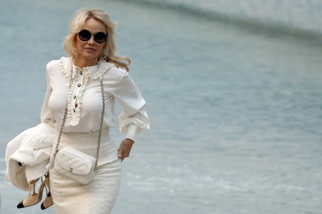 Pamela Anderson otkrila da ju je napastvovala dadilja