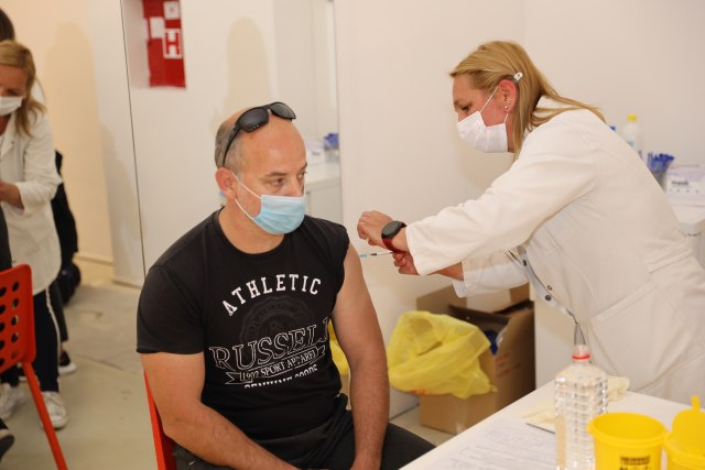 Novi Sad: Počela vakcinacija na punktu TC „BIG“