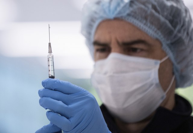 "Kurs kako ukloniti èip iz vakcine" - šala u Šapcu otišla predaleko FOTO