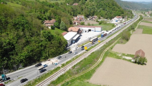 Prve fotografije teške nesreće kod Požege: Vozač crnogorskih tablica preticao kolonu, dvoje poginulo FOTO