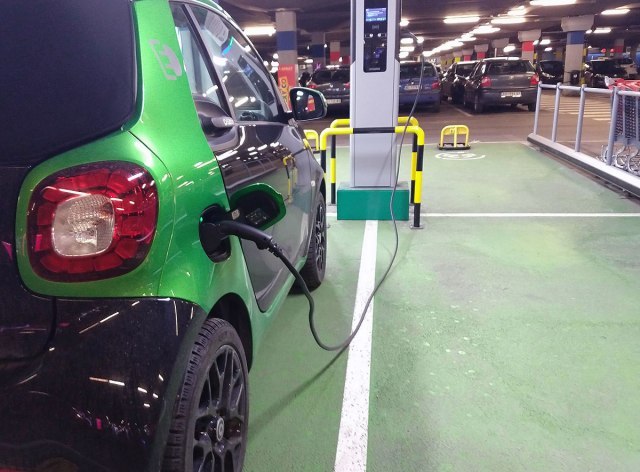 Kada će se električni automobili cenom izjednačiti sa benzincima i dizelašima?