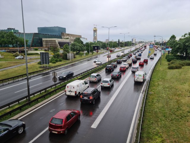 Mokar beogradski asfalt + kraj radnog vremena = Kolaps