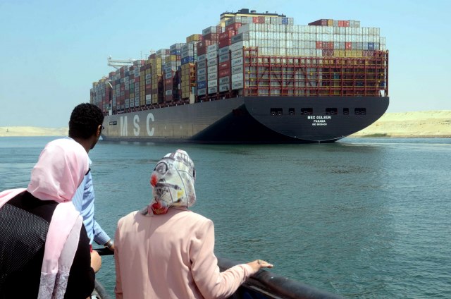 Počeli radovi na Sueckom kanalu: Uskoro plovidba u oba smera