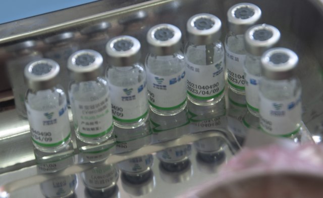 Stiglo još vakcina, ali i novih lekova protiv koronavirusa