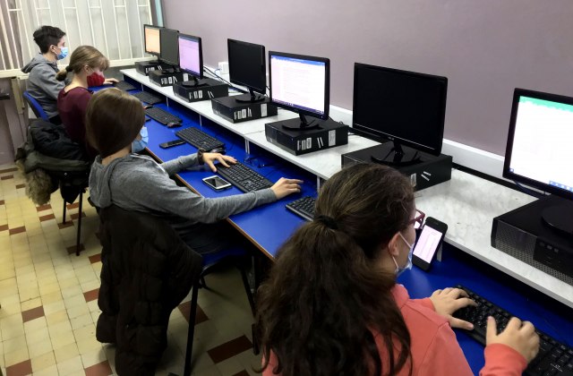 Peta godina projekta Telekoma Srbija: Graðani odluèuju gde stižu školski informatièki kabineti