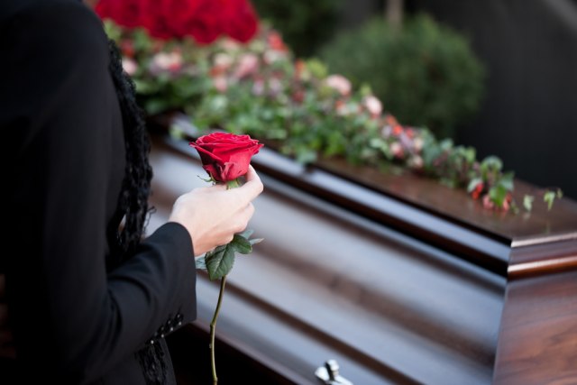 Organizovala probu sopstvene sahrane - kovèeg iznajmila za taj dan VIDEO