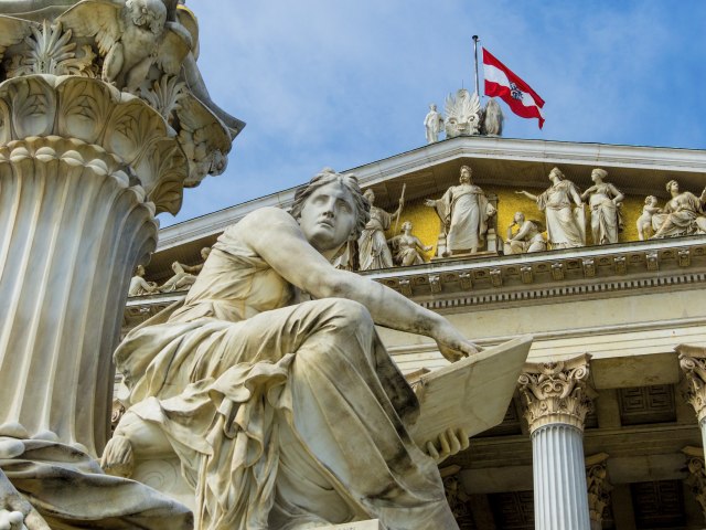 Kurc postavio, Erdogan prokleo, Austrija reagovala, zastava spuštena