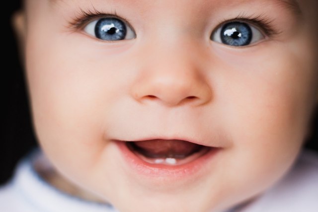 Zašto se menja boja očiju kod beba