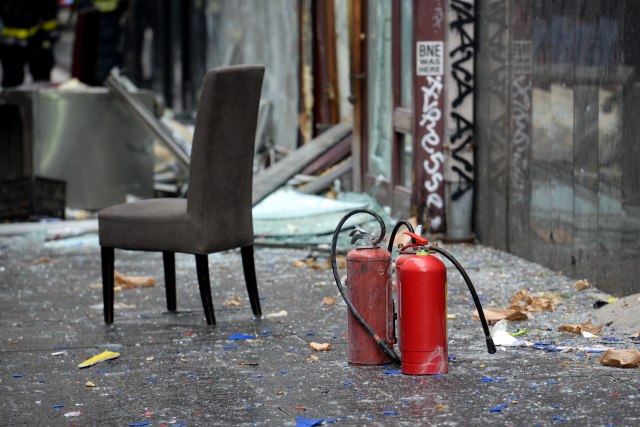 Staklo, razbijeni izlozi i dim: Kako izgleda Čika Ljubina posle eksplozije VIDEO/FOTO