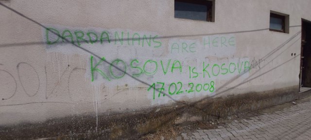 Novi napad na Srbe na Kosovu i Metohiji: Na kući veličanje 