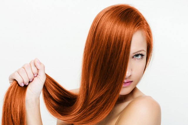 Kako pravilno negovati crvenu kosu