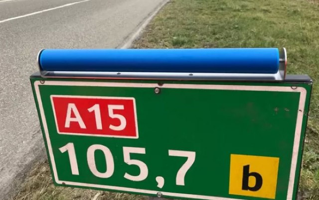 Zašto na holandskim auto-putevima postavljaju valjke na saobraæajne znakove