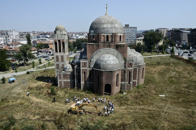 Kosovska policija upala na posed Srpske pravoslavne crkve FOTO