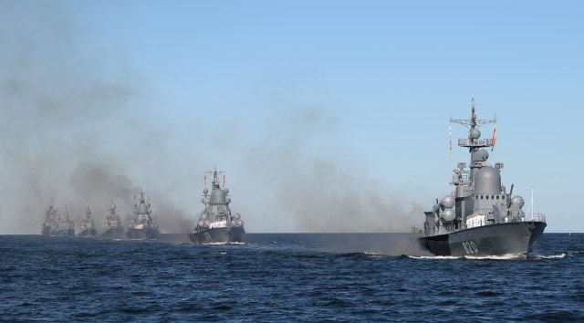 Ruska Crnomorska flota prati američki razarač u Crnom moru