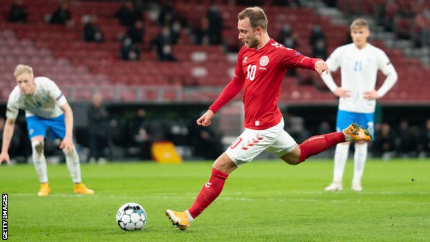 EURO 2020 i Eriksen: Danski fudbaler kolabirao na terenu, meè sa Finskom nastavljen posle prekida