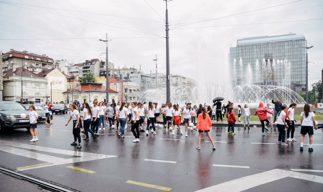 Fudbalerke zaustavile saobraæaj na Slaviji – "Fudbal je za sve, fudbal je za devojèice"