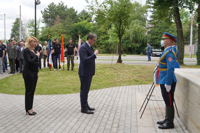 Vučić položio venac na spomenik junacima sa Košara; 