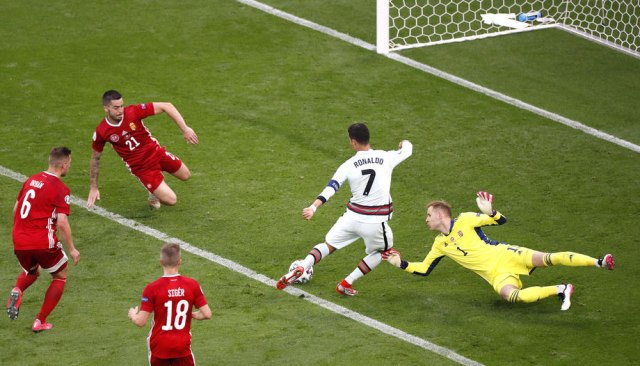 Ronaldo i evropski prvaci se muèili, pa razbili Maðarsku!