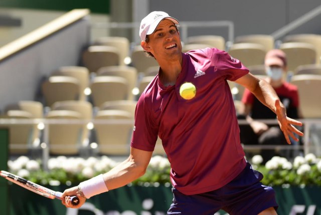 Povratak Blanka, Pikeova agencija zastupa Dominika Tima