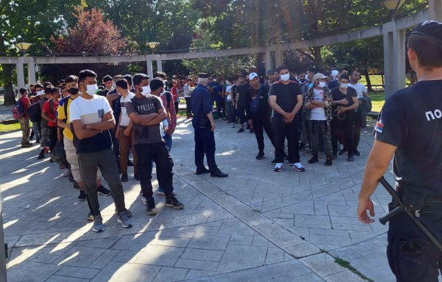 Policija u centru Beograda pronašla 126 ilegalnih migranata VIDEO/FOTO