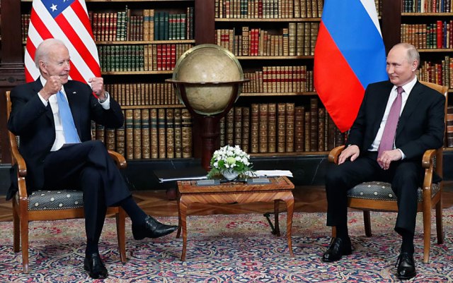 Putin vs Bajden, Putin vs Tramp, "bez lomljenja pogaèe"; Šta su bile razlike? VIDEO/FOTO