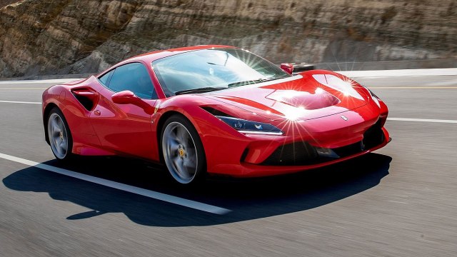Rentirao tek kupljen Ferrari – vratio ga slupanog VIDEO