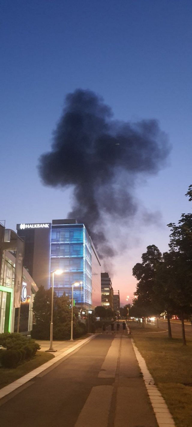 Gust dim se nadvio nad Beogradom; Oglasio se i MUP VIDEO/FOTO