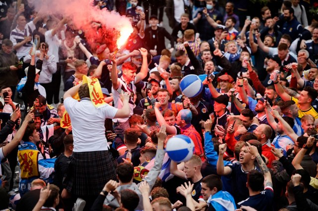 Škoti u Londonu - recept za haos VIDEO/FOTO