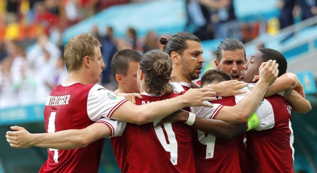 Sudar glavama, gol, pa izmena – Austrija u nokaut fazi!