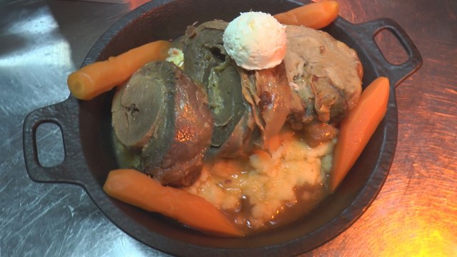 Zlatiborska moda: Stranci maste brk komplet lepinjom, a domaći naručuju bifteke i pice