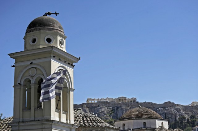 Atina: Uhapšen sveštenik koji je bacio kiselinu na episkope