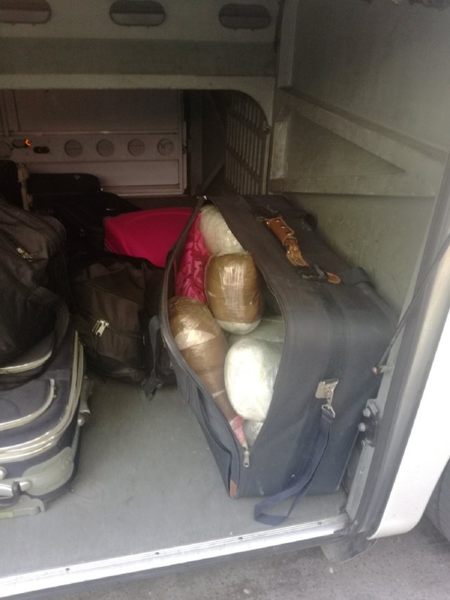 Spakovala 17 kilograma marihuane u kofer FOTO