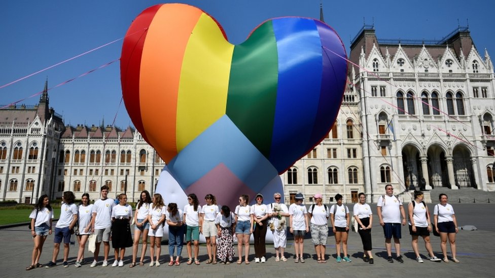 Mađarska i Evropska unija: Rezolucija Evropskog parlamenta - promenite LGBT zakon ili idemo na sud i nema novca