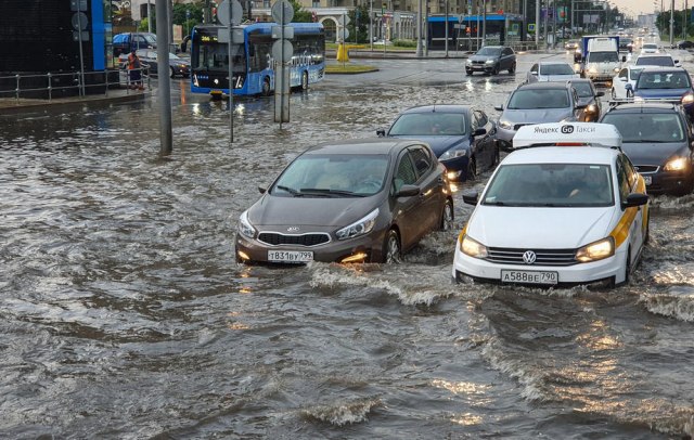 Jalta pogođena nevremenom, priprema se evakuacija FOTO