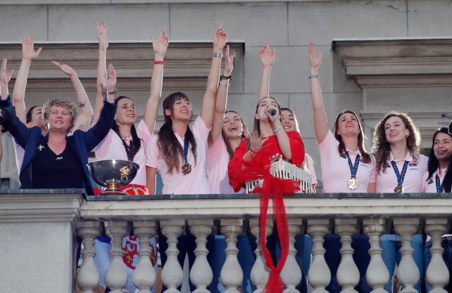 Sonja na ivici suza, Ivon prièala srpski – erupcija na "Vidovdan" VIDEO