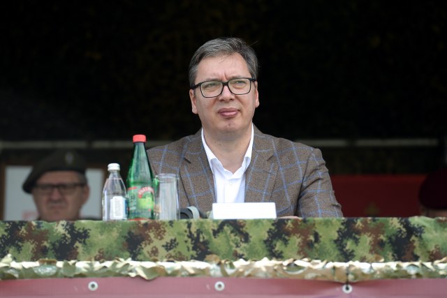 Vučić na prikazu naoružanja