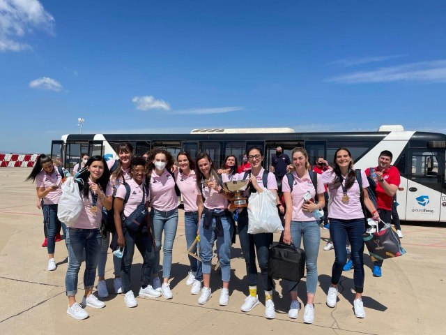 Zlatne košarkašice stigle u Beograd VIDEO