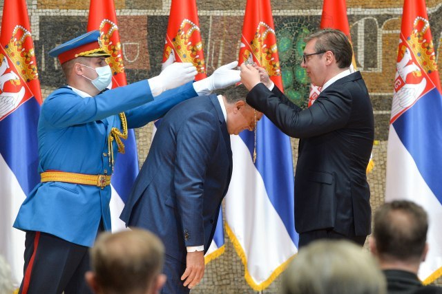 Vuèiæ awarded decorations on the occasion of Vidovdan; "Kosovo made us great" VIDEO