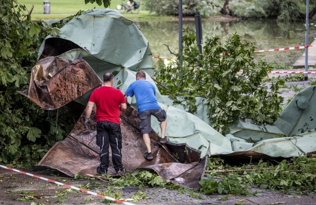 Nevreme u Nemačkoj: Poplavljena sela, izbio haos tokom koncerta