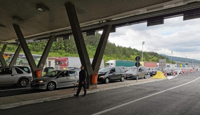 Kolaps na nekim granicama Srbije i dalje traje