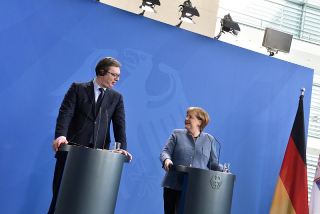 Vuèiæ razgovarao sa Merkelovom; "Odnosi Srbije i Nemaèke u usponu" FOTO