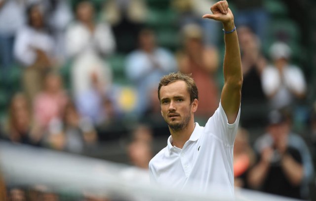 Medvedev ekspresno do treæeg kola