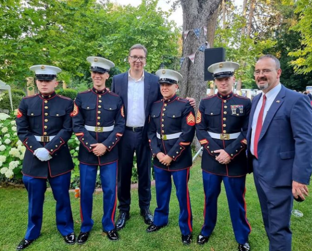 Vuèiæ èestitao Bajdenu Dan nezavisnosti FOTO