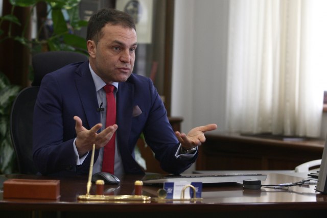 Bankari o naplati usluga: Tužbe pokreæu interesne grupe; ozbiljna pretnja finansijskom sistemu